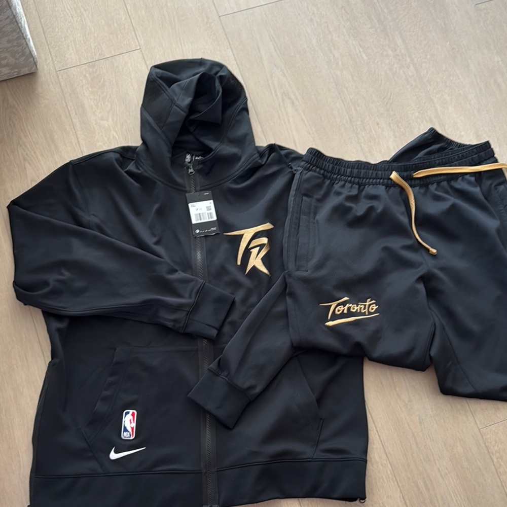 NIKE x NBA Toronto set